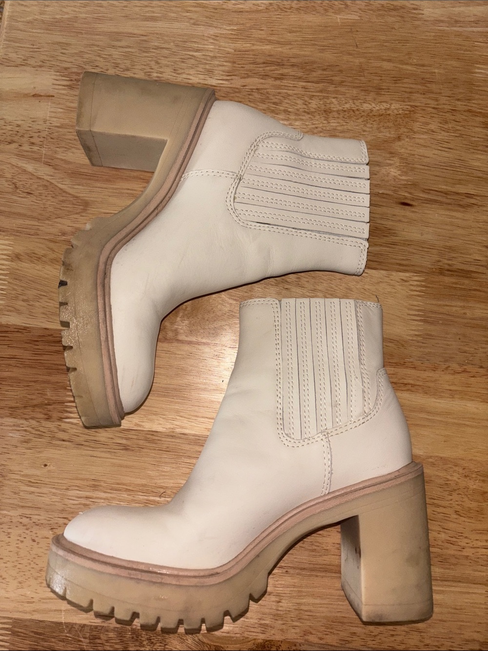 Dolce Vita Women’s Cream Chunky Heel Ankle Boots